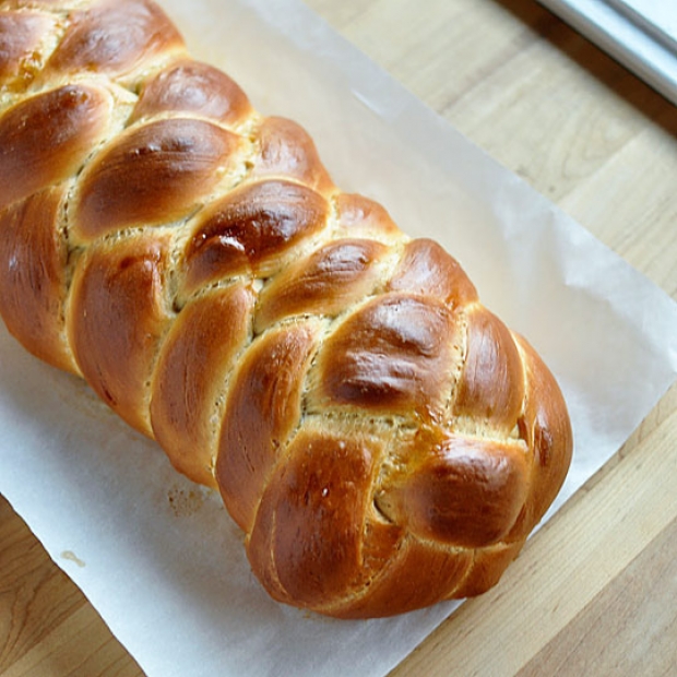 Örgülü ekmek yapımı