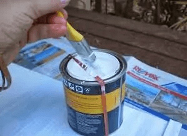 Fazla boyadan kurtulmak için bir lastik bant kullanabileceğinizi biliyor muydunuz?