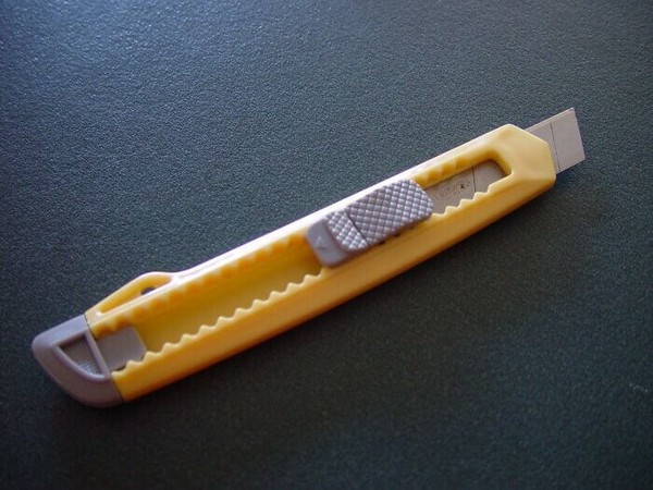 Aslında bir maket bıçağının her iki ucunu da kullanabilirsiniz