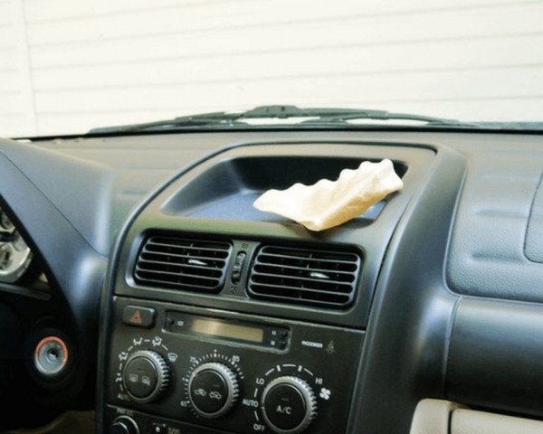 İşte bu sayede araba içi için olan temizleyici mendillerden tasarruf edebilirsiniz
