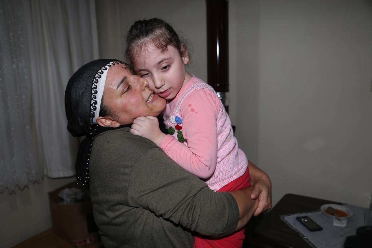 Fatsa'da 6 sene önce bedensel engelli olarak doğan Nazlıcan, öz annesi tarafından terk edildi.