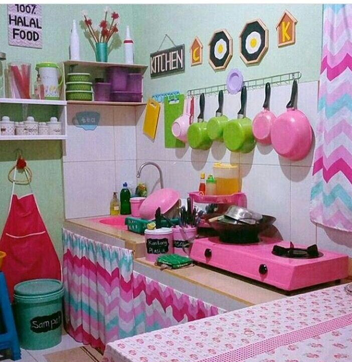 4. Barbie bebeklerin mutfağı